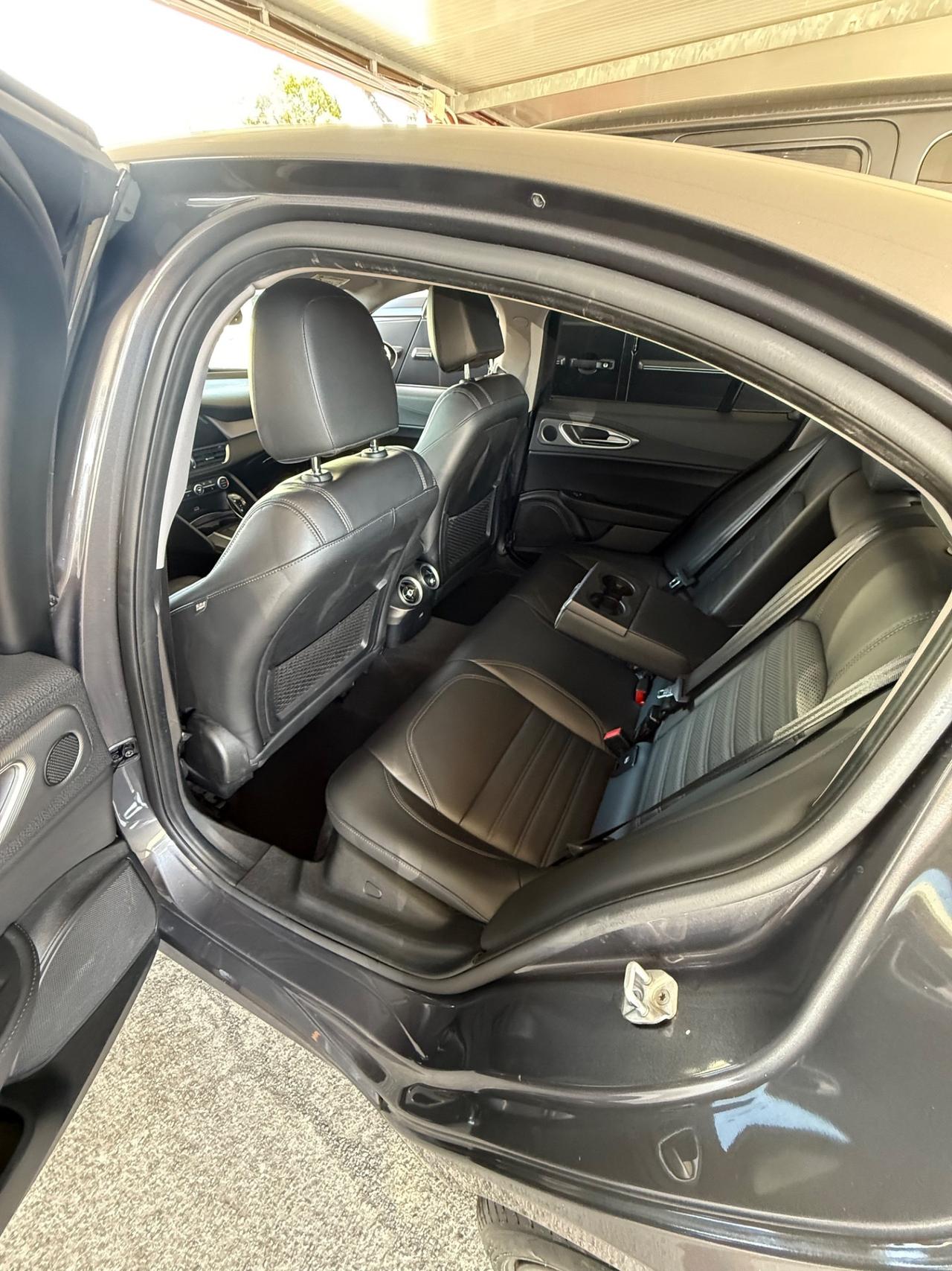 Giulia 2.2 Turbodiesel 210 CV AT8 AWD Q4 Veloce-unipro