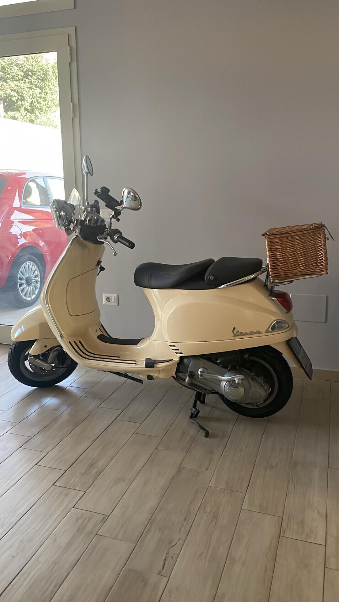 Piaggio Vespa 125 LXV