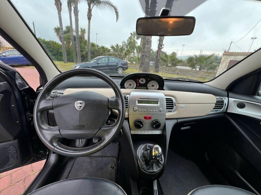 Lancia Ypsilon 1.3 MJT 75 CV Platino