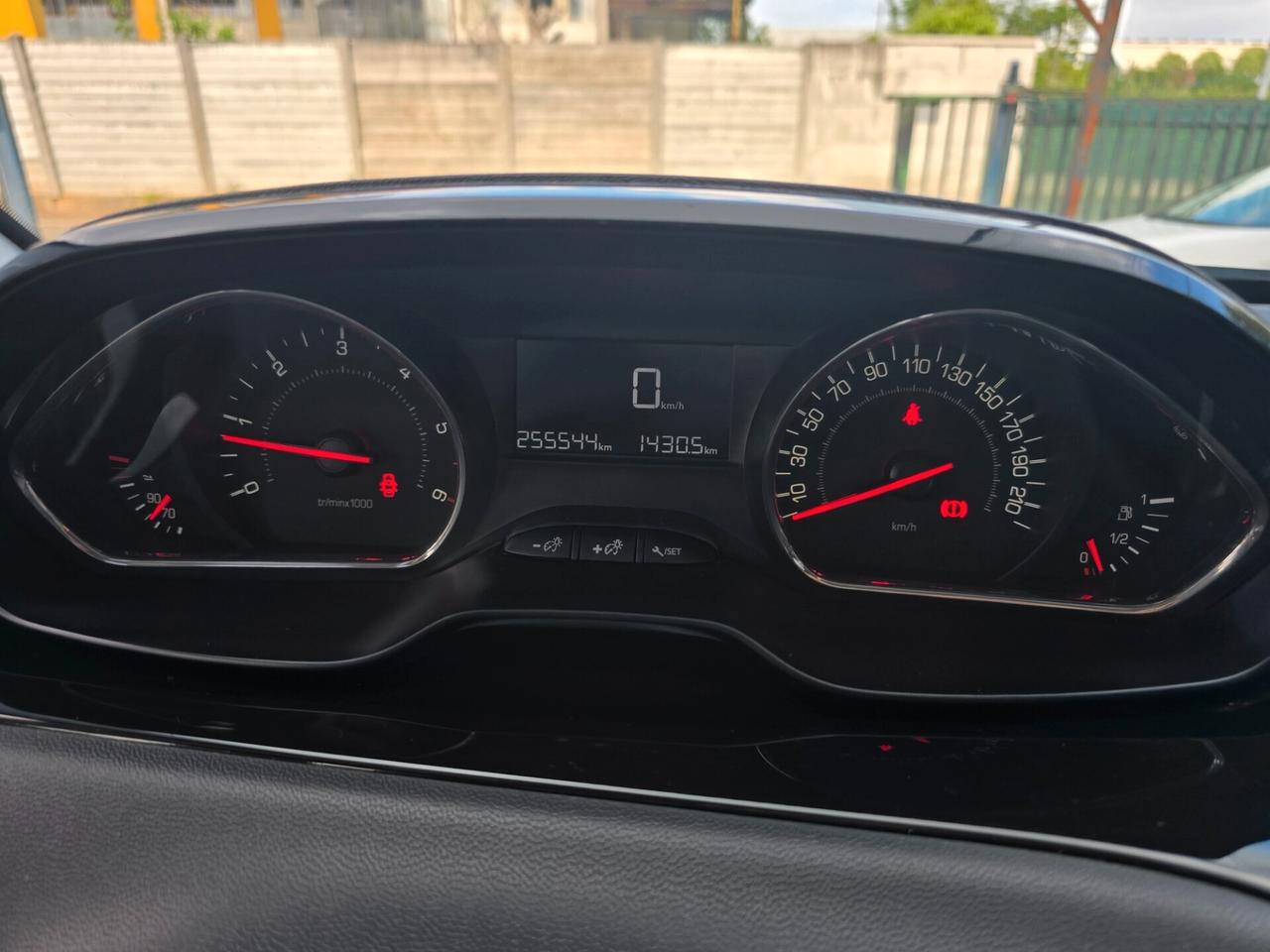 Peugeot 208 1.4 HDi 68 CV NEOP OK-2015