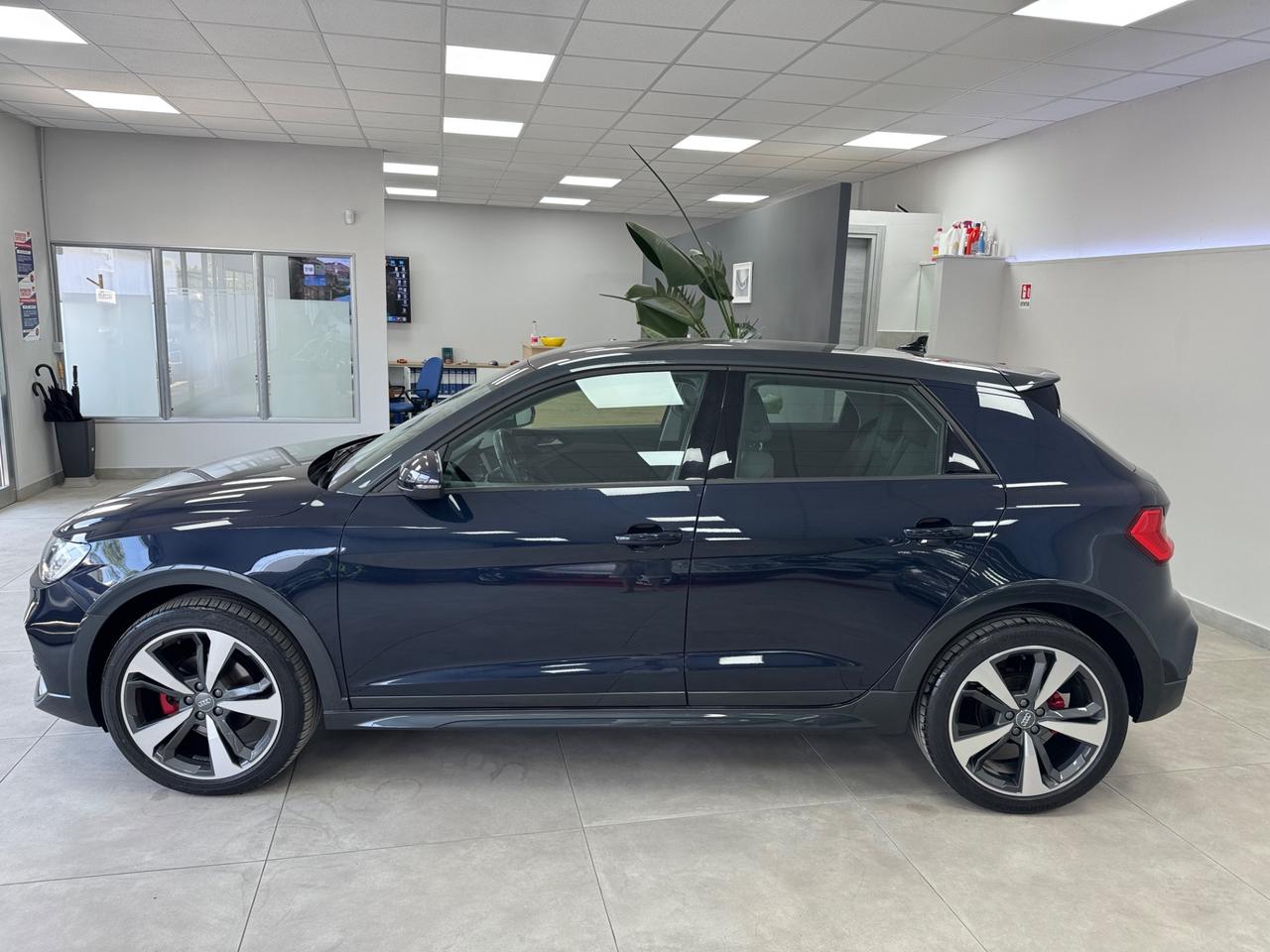 Audi A1 citycarver 30 TFSI S tronic Identity Contrast