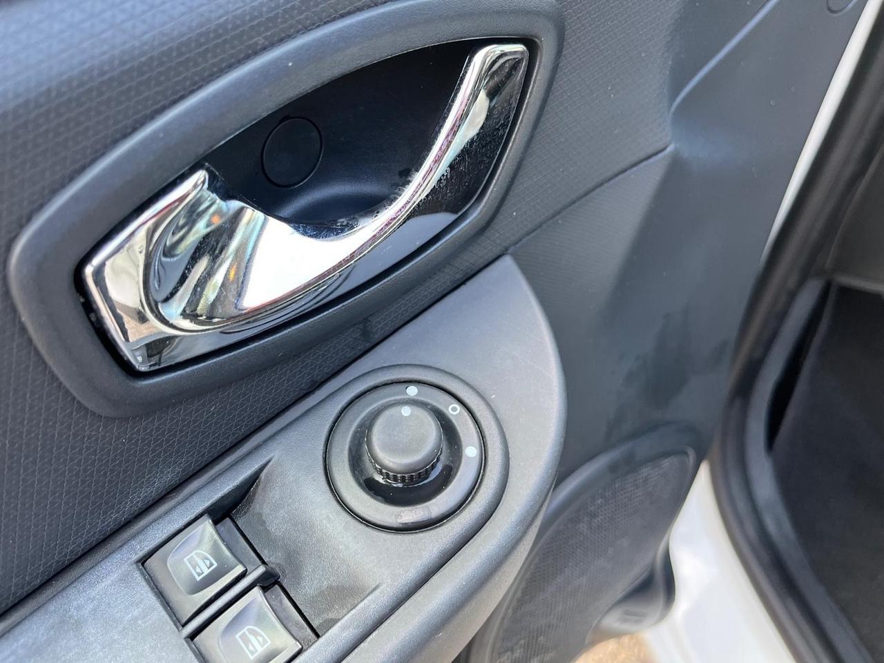 Renault Clio 5P-1.2 gpl -full -2013