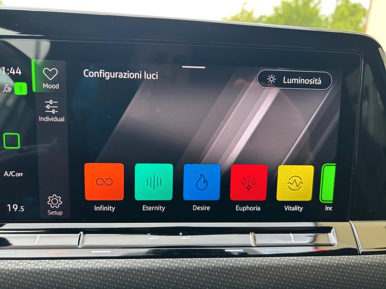 Volkswagen Golf 2.0 TDI 150 CV DSG SCR R-Line