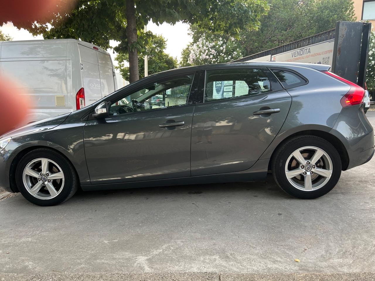 Volvo V40 KM. 61.000! D2