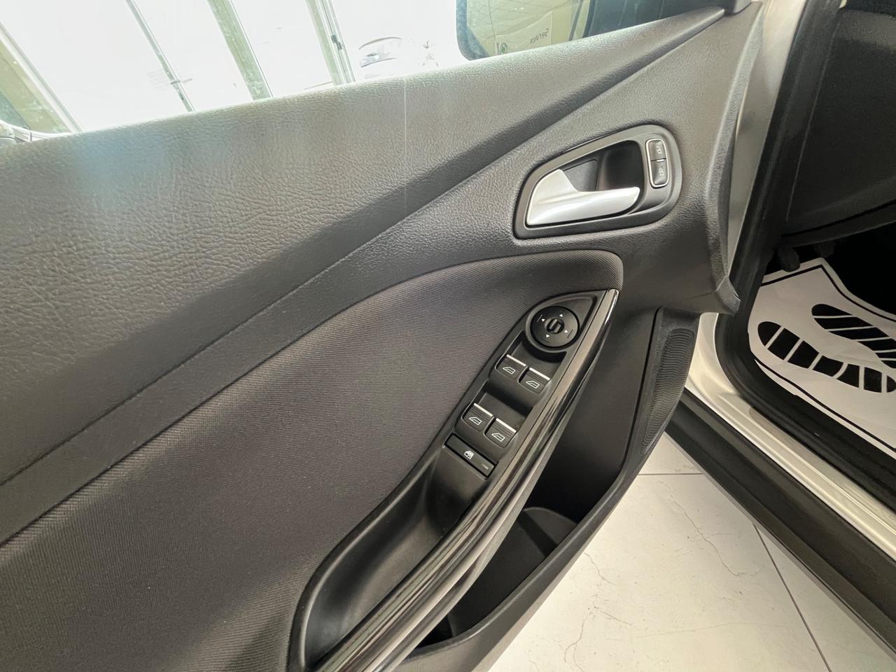 Ford Focus 1.5 TDCi 120 CV Titanium X 124000 KM