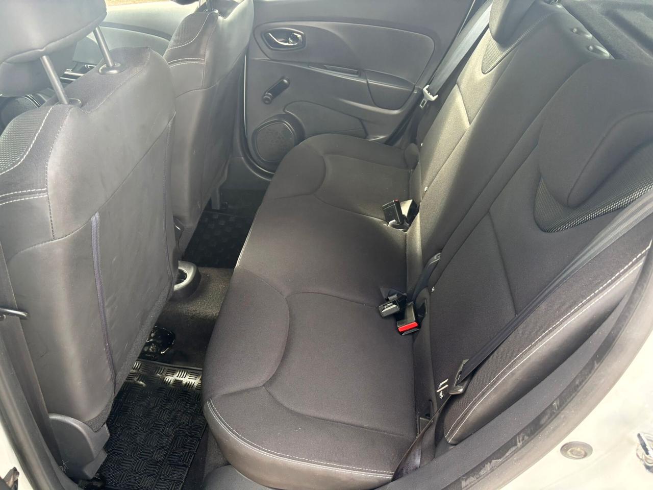RENAULT CLIO 1.2 Live - 2014