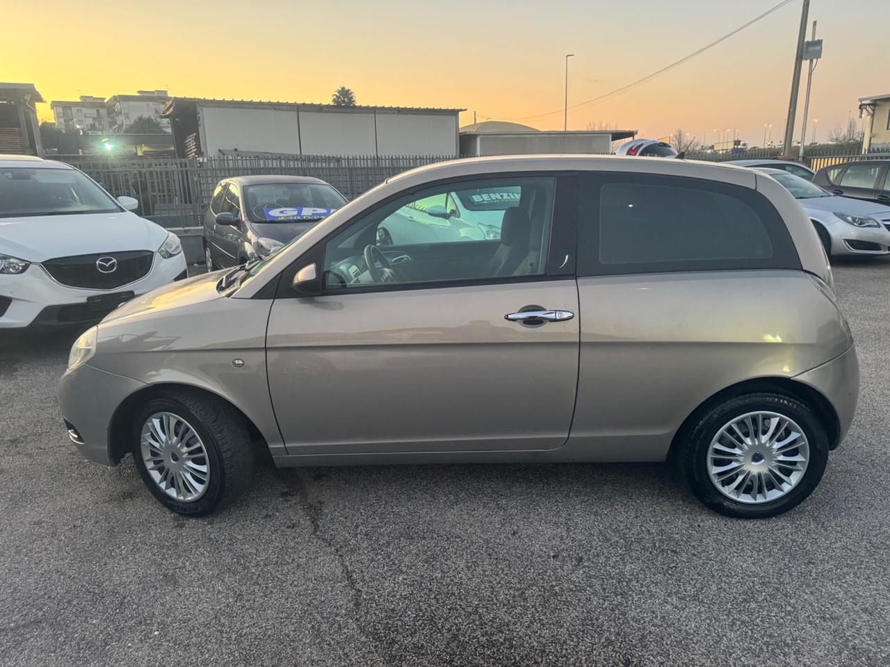 Lancia Ypsilon 1.3 MJT 75 CV Oro