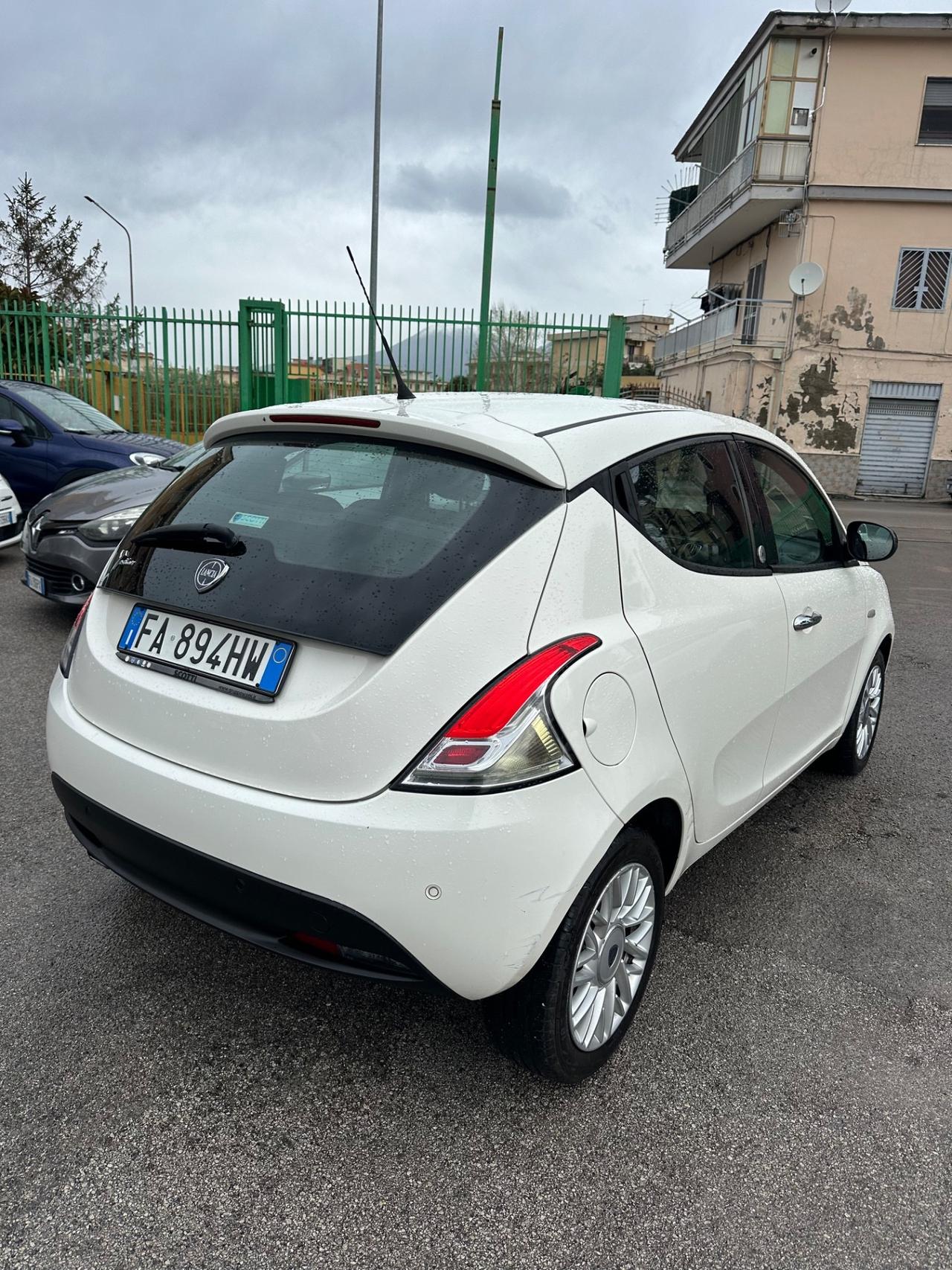 Lancia Ypsilon 1.2 69 CV 5 porte GPL Ecochic Platinum
