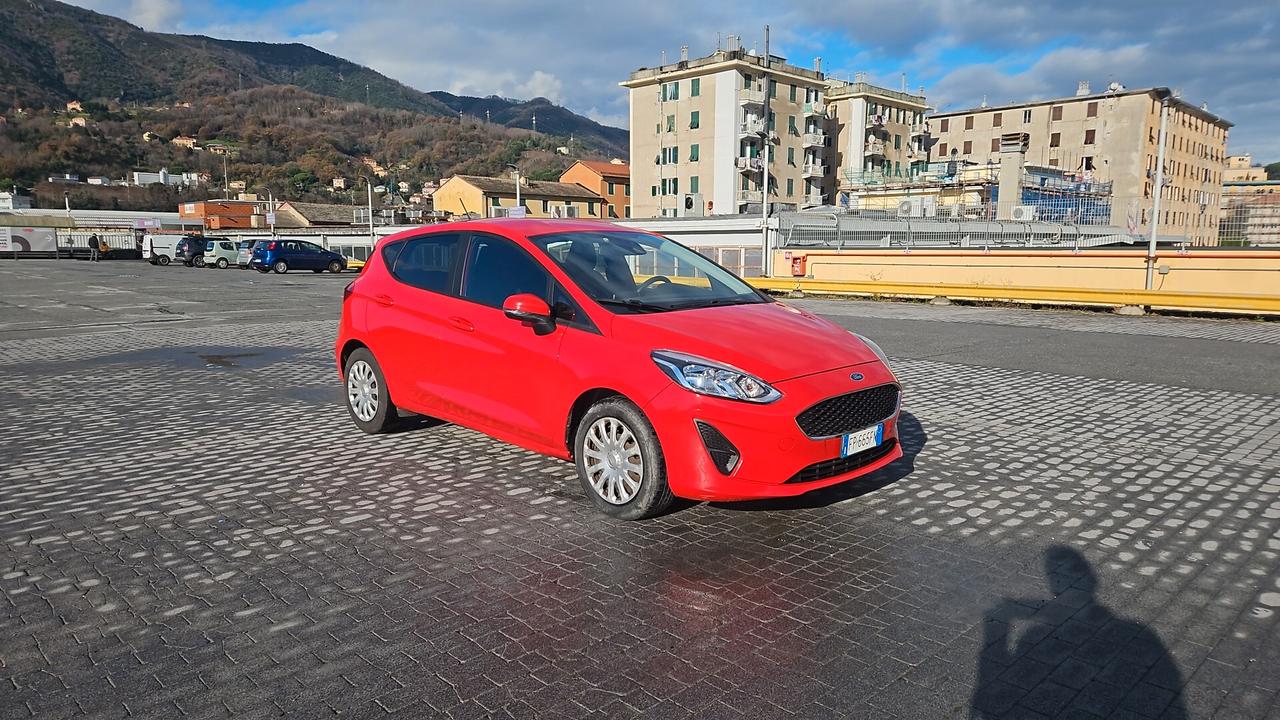 FORD FIESTA 1.5 TDCi VIGNALE – FINE 2018 – NEOPATENTATI – 110.000 KM Proponiamo in vendita Ford Fiesta 7ª serie Vignale, fine 2018, unico proprietario, tenuta in condizioni eccezionali. L’auto è stata curata come un bebè, mantenuta con estrema