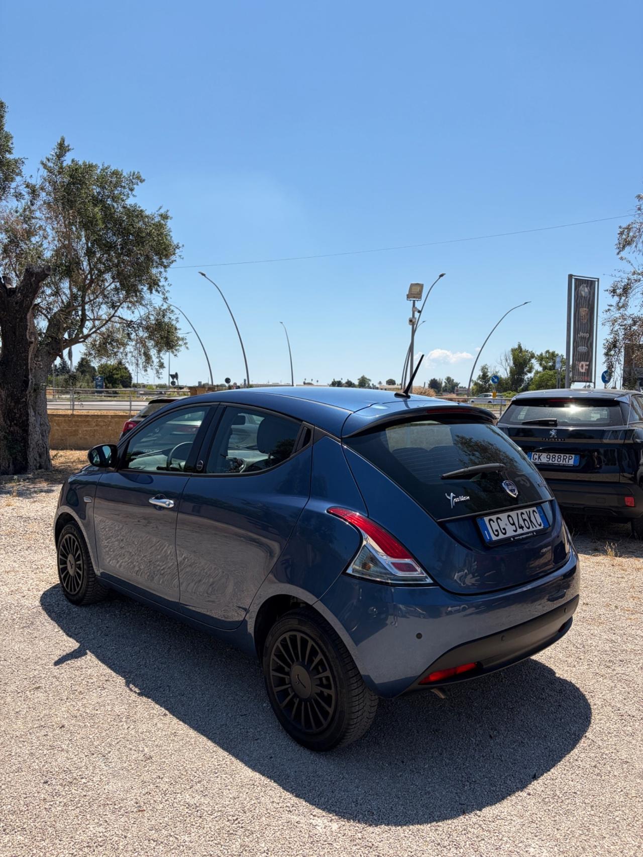 Lancia Ypsilon 1.0 FireFly 5 porte S&S Hybrid Ecochic Gold