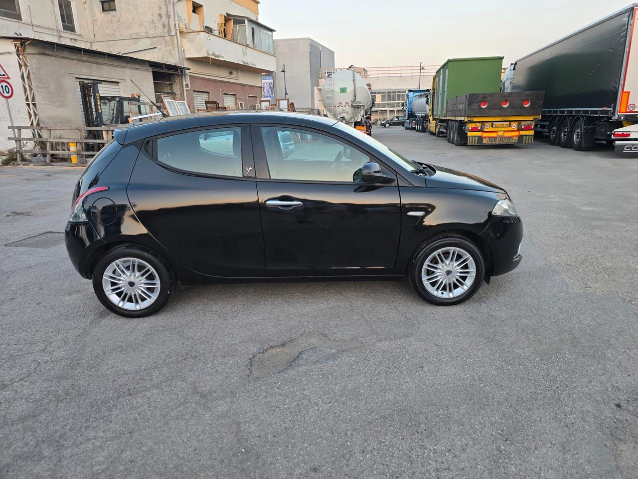 Lancia Ypsilon 1.2 69 CV 5 porte GPL Ecochic Gold