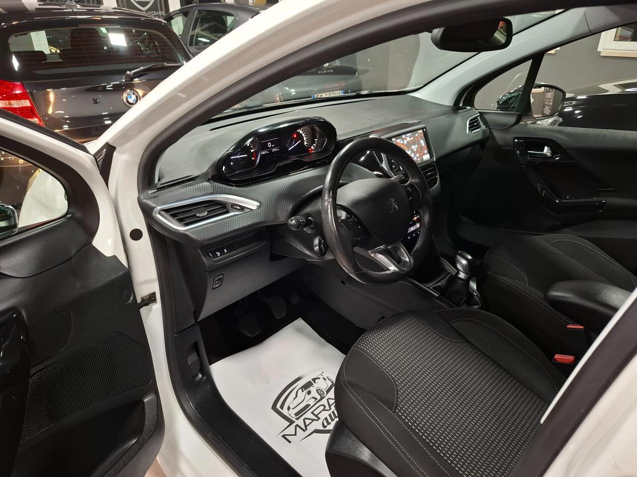 Peugeot 208 1.2 benzina Neopatentati