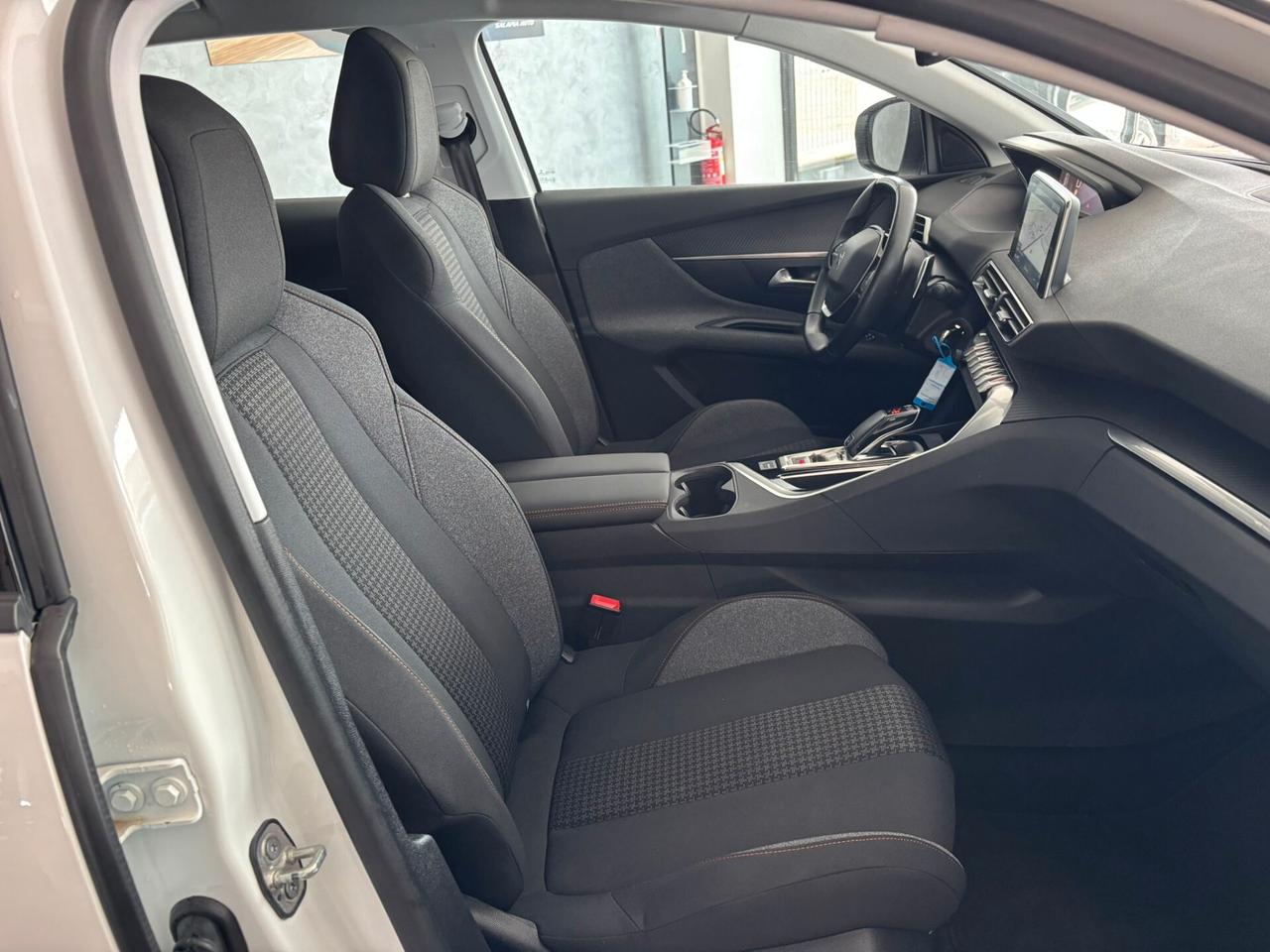 Peugeot 3008 BlueHDi 130 S&S EAT8 Business