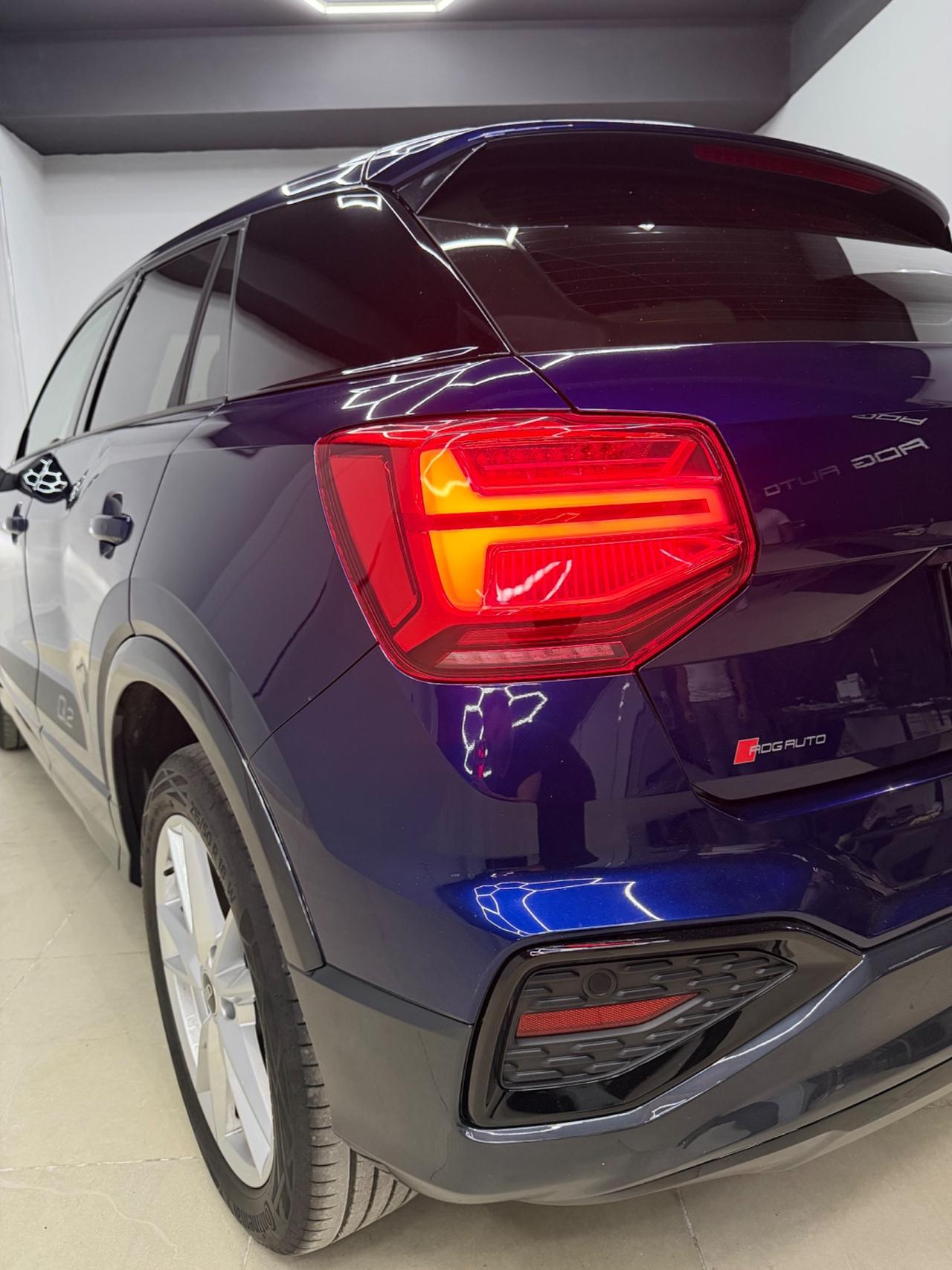 Audi Q2 30 TDI S tronic Identity Black