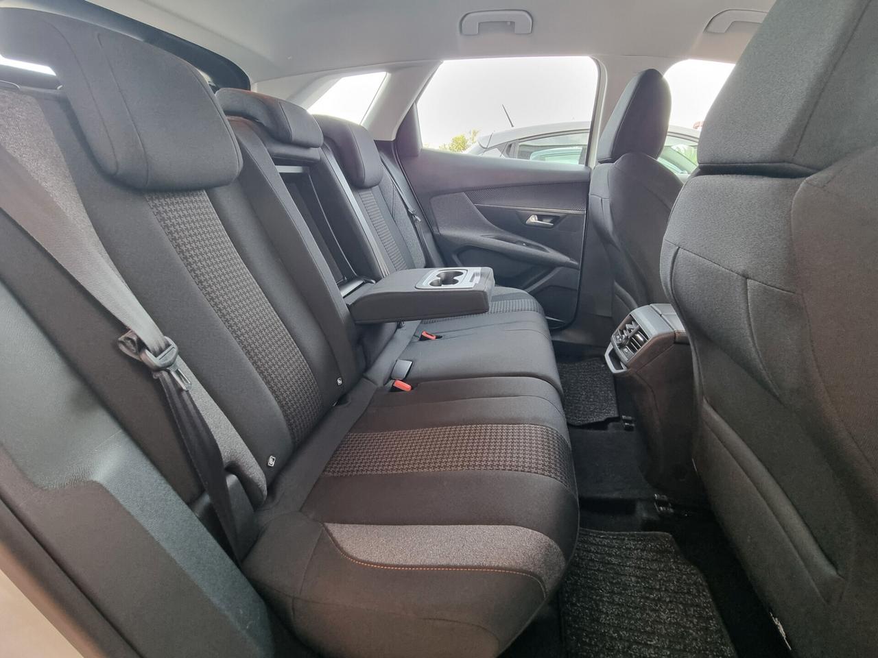 Peugeot 3008 BlueHDi 130 S&S Business