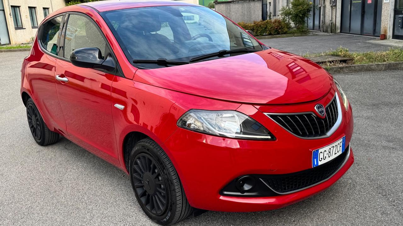Lancia Ypsilon 1.0 FireFly 5 porte S&S Hybrid Ecochic Silver