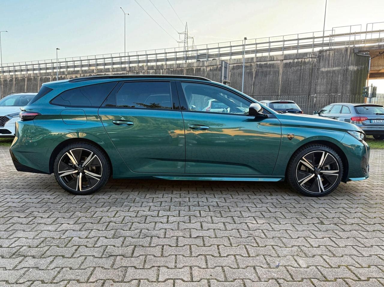 Peugeot 308 Hybrid 180 e-EAT8 SW GT