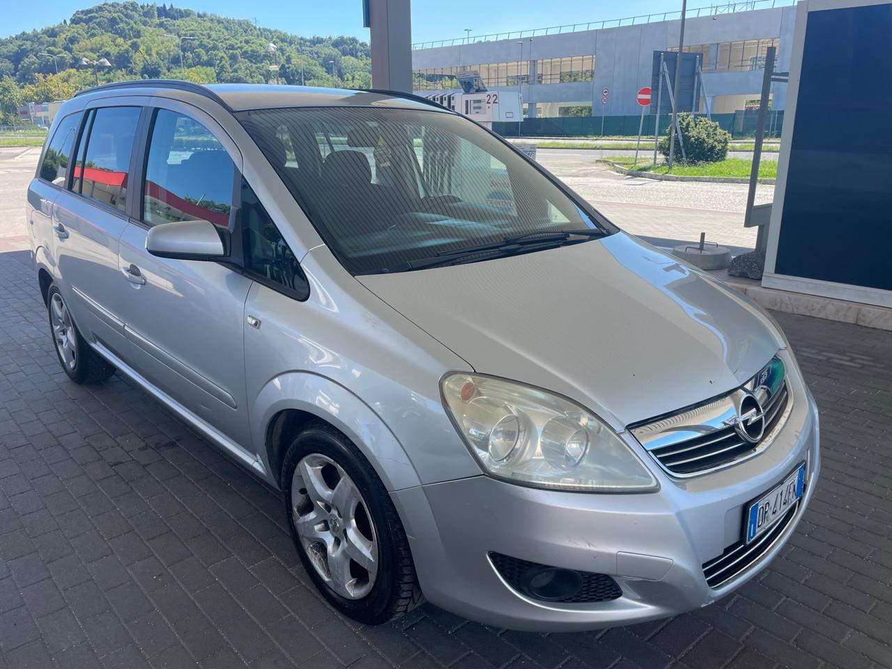 OPEL ZAFIRA 1.9 DISEL 190.000 KM 7 POSTI 2009.