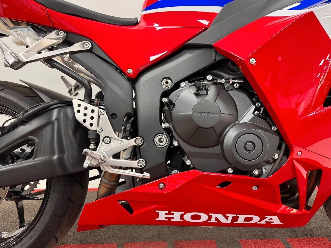 Honda CBR 600 RR - KM0 DA 156 € AL MESE – SENZA ANTICIPO