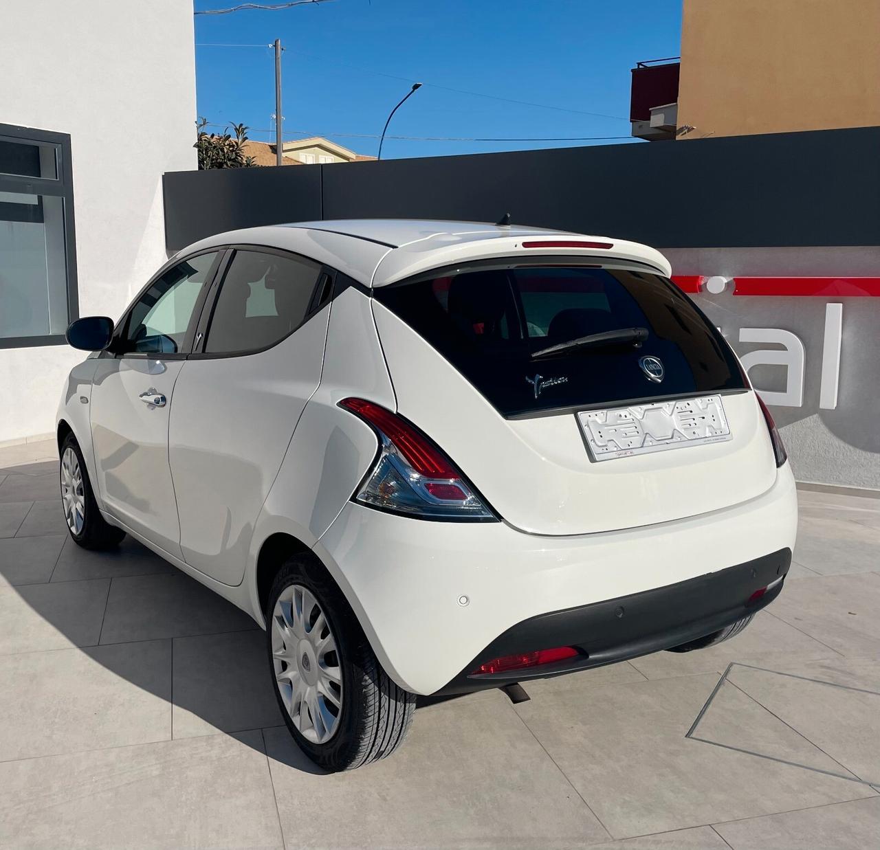 Lancia Ypsilon 0.9 TwinAir 85 CV 5 porte S&S Silver Automatica