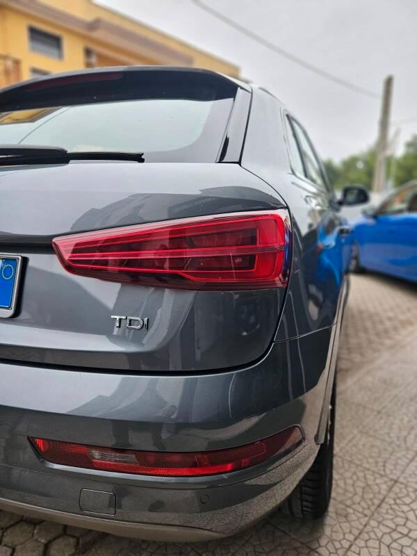 Audi Q3 2.0 tdi Sport 120cv