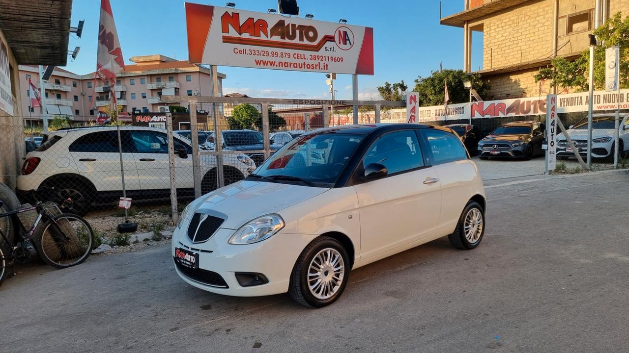 Lancia Ypsilon 1.3 MJT 75 CV Platino