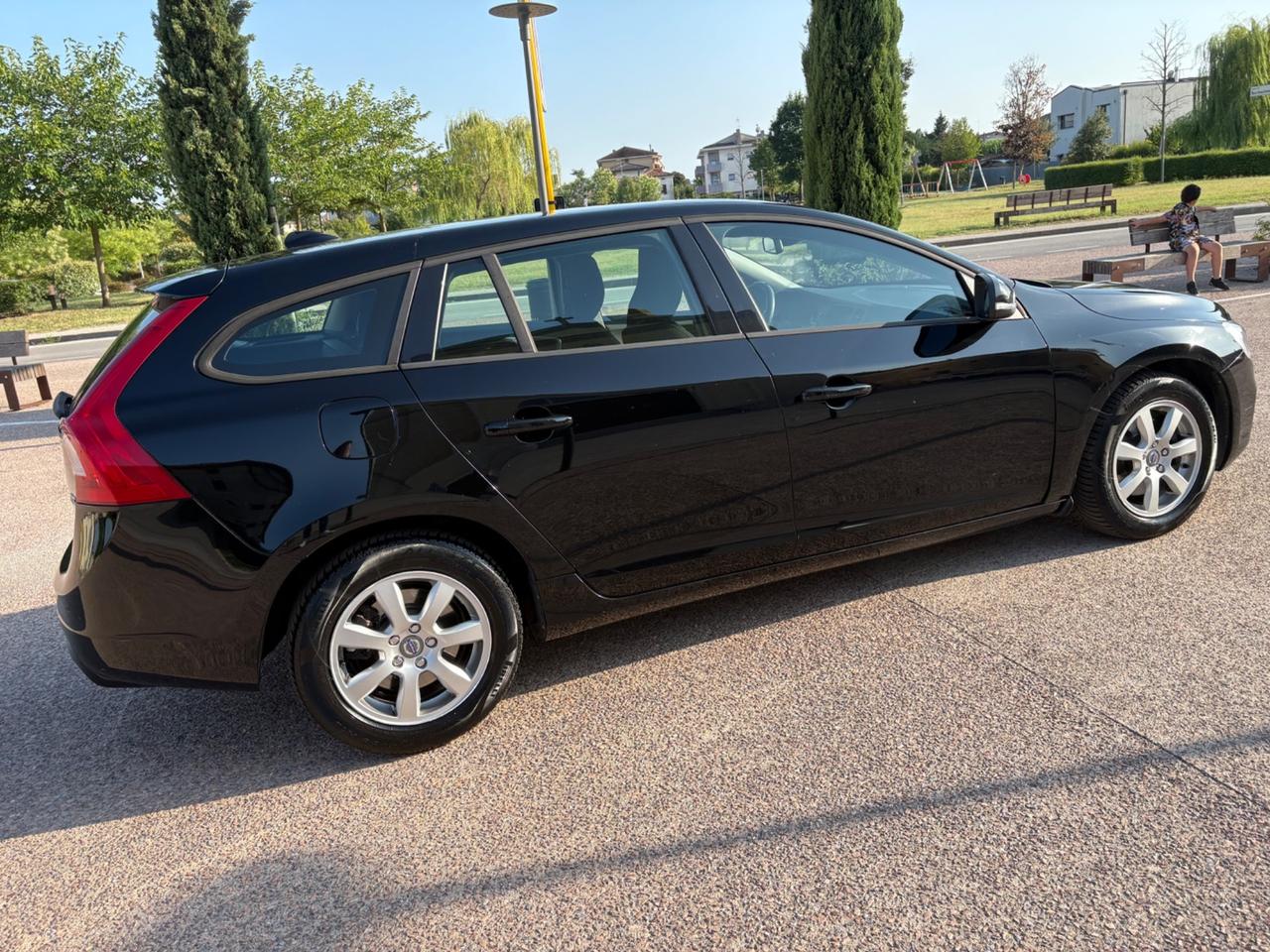 Volvo V60 D3 Summum 2.0 D anno 2014 perfetta