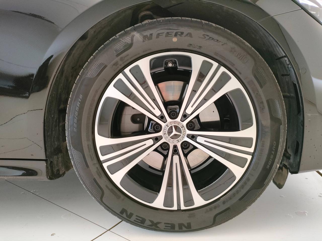 Mercedes-Benz E 220 d 4MATIC