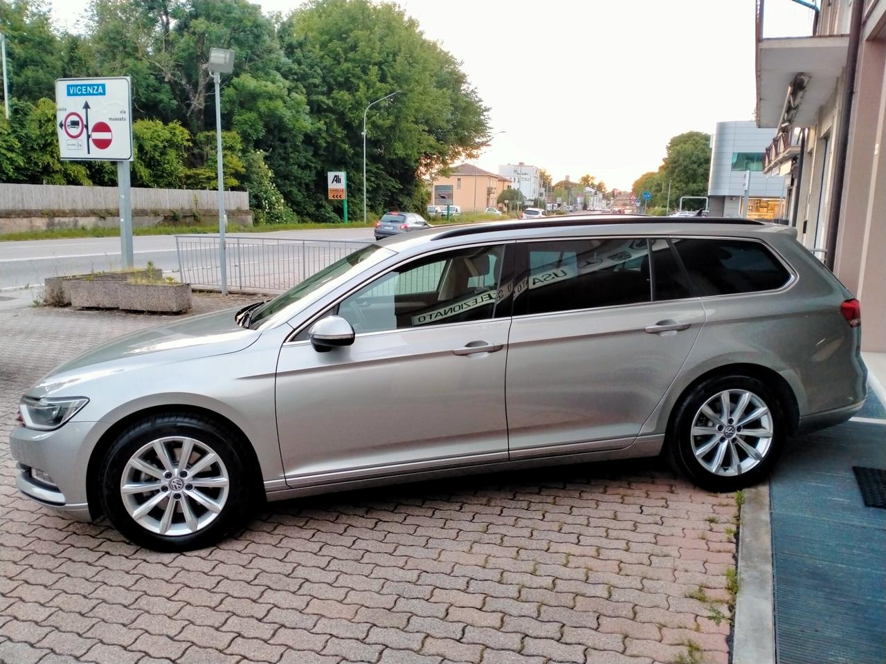 Volkswagen Passat Variant 1.6 TDI 120cv DSG COMFORTLINE SERVICE VW UNIPROP.
