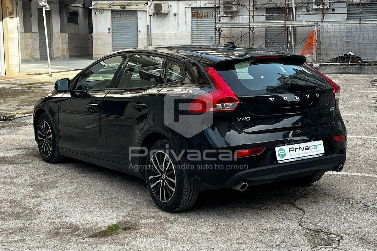 VOLVO V40 D2
