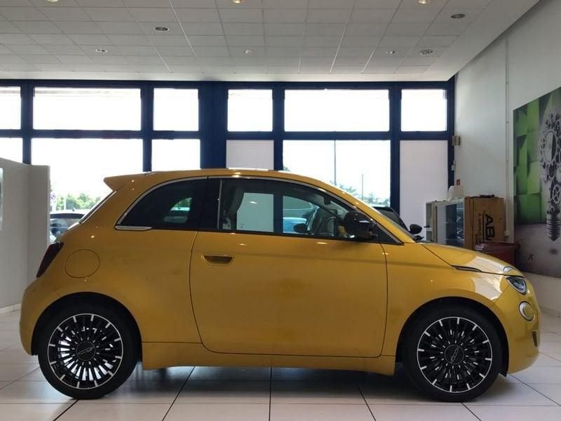 FIAT 500 Hybrid Hybrid Icon MY26 PACK STYLE