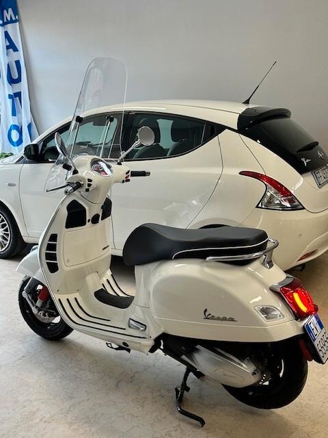Piaggio Vespa 300 GTS SUPER ABS