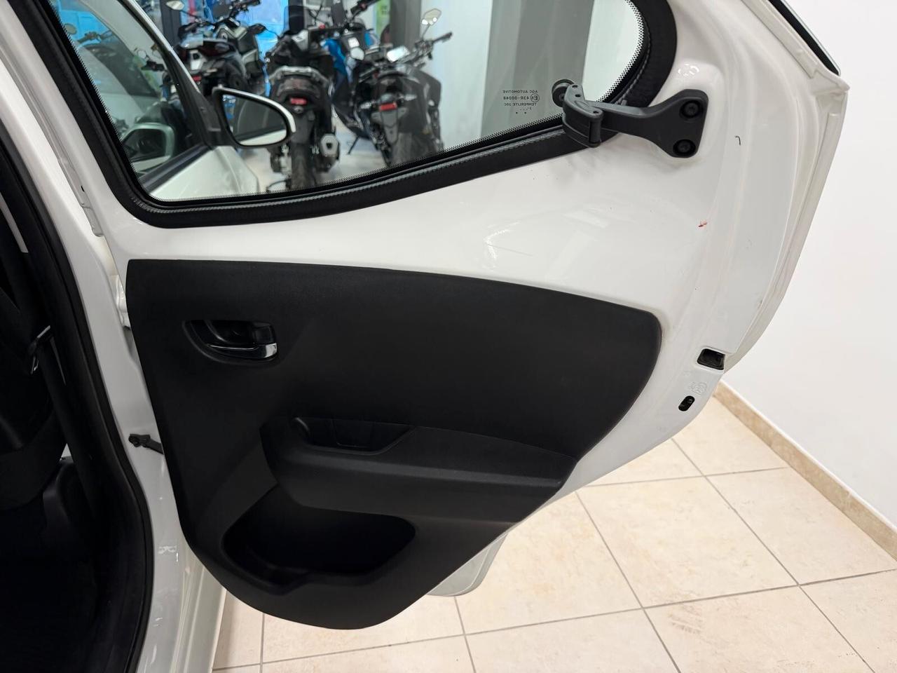 Toyota Aygo 1.0 VVT-i 69 CV 5 porte x-play TSS MMT