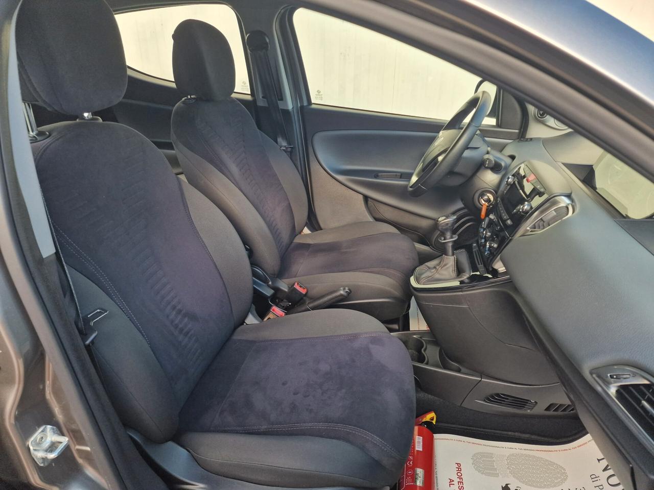 Lancia Ypsilon 1.2 benzina 70cv 5POSTI