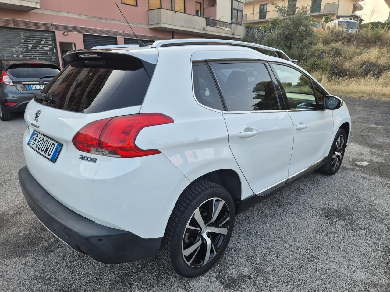 Peugeot 2008 1.6 BlueHDi 120 S&S Black Matt Navi