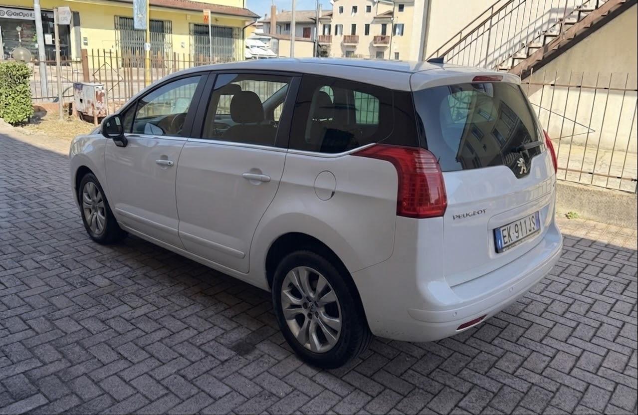 Peugeot 5008 1.6 HDi 112cv 7posti Ok Neopatentati