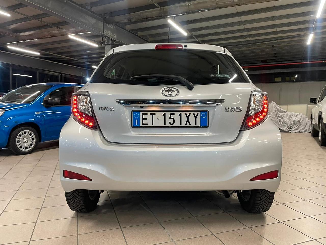 TOYOTA Yaris 3ª serie Yaris 1.0 5 porte Van Ac...