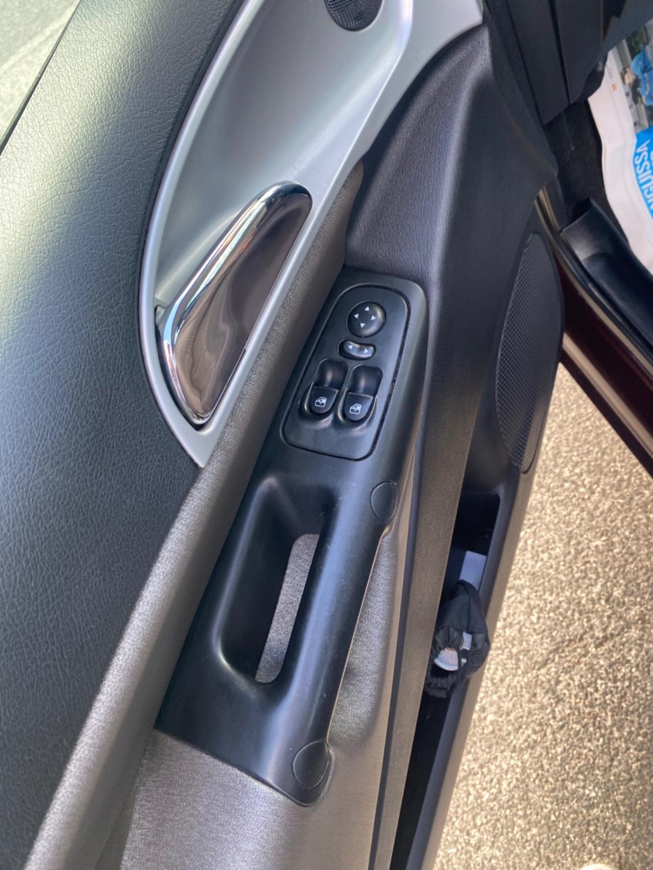 Lancia Ypsilon 1.4 Platino Ecochic GPL