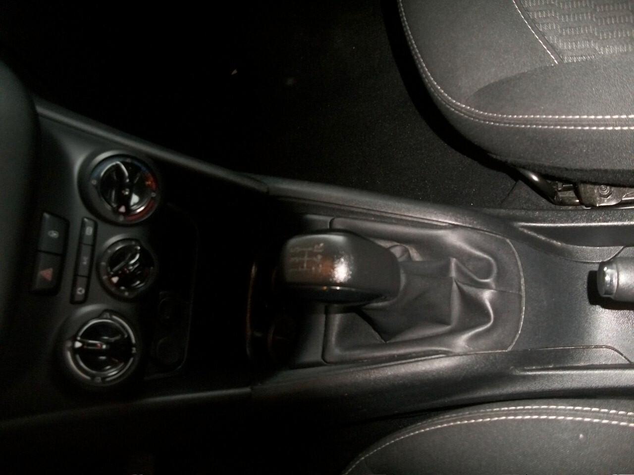 Peugeot 208 PureTech 82 5 porte Active riferimento fp836 CC 1199 EURO 06 KM 62940 TALIANDATI CON NAVI E SEDILI RISCALDATI GARANZIA UN ANNO SI NEOPATENTATI