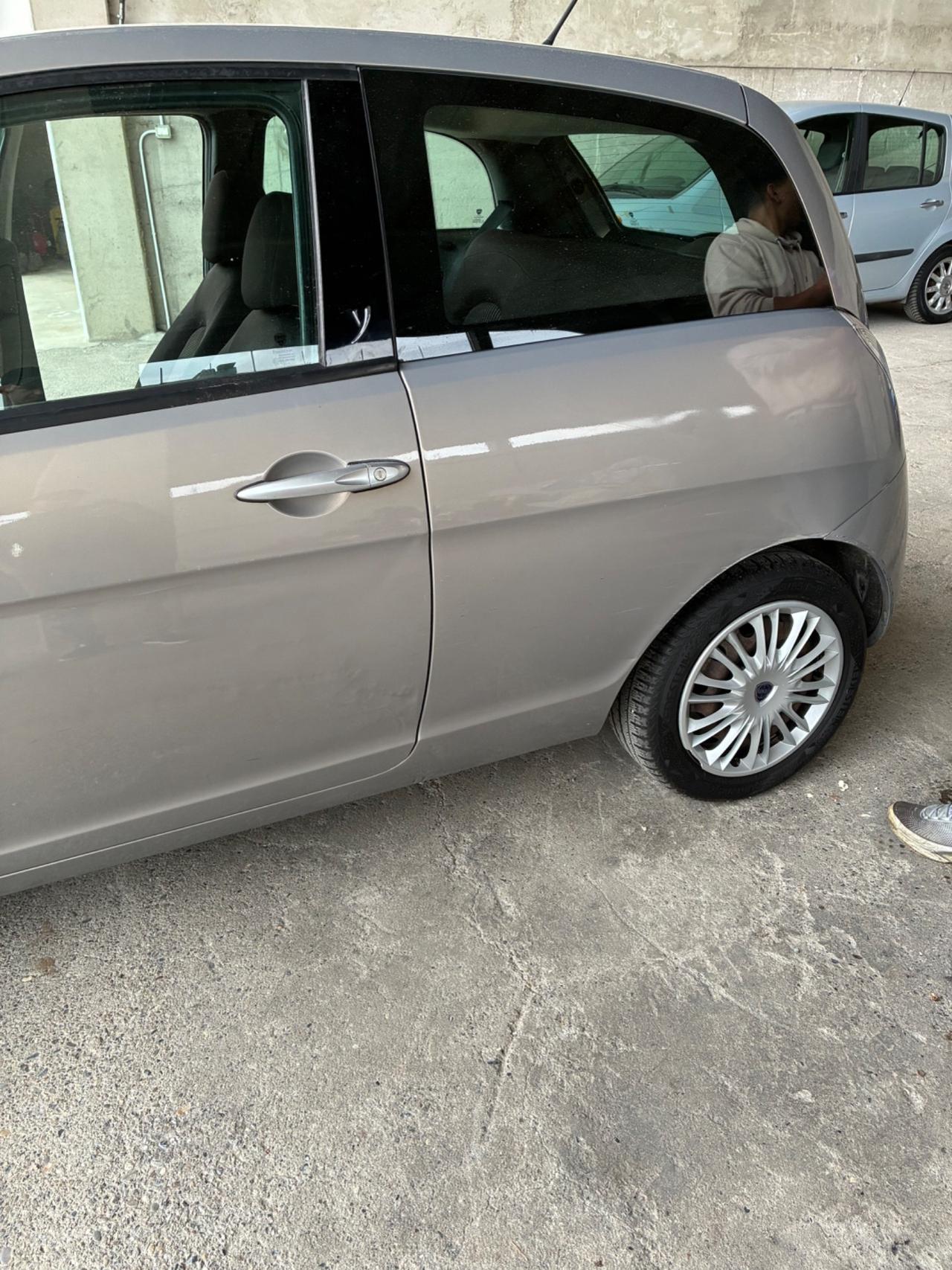 Lancia Ypsilon 1.2 Versus