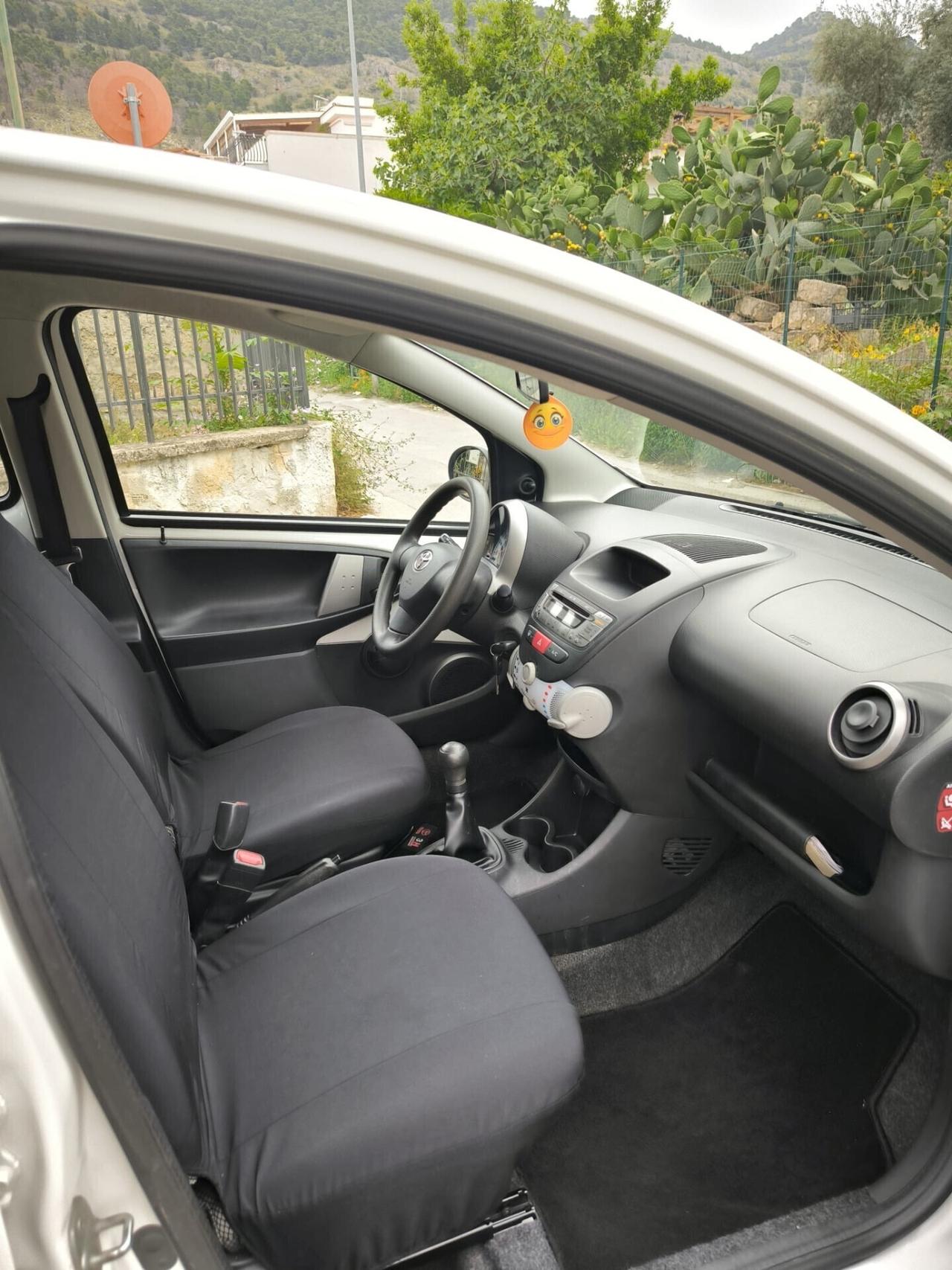 Toyota Aygo 1.0 12V VVT-i 5 porte Active Connect 2013