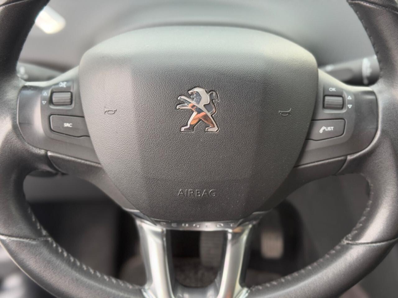 Peugeot 2008 PureTech 82cv GT LINE