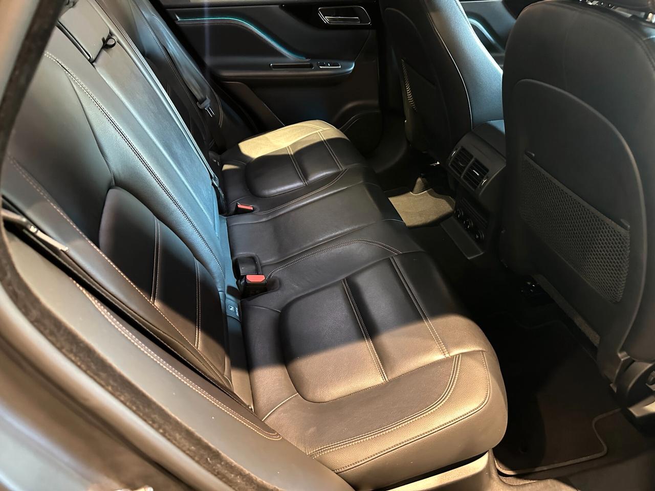 Jaguar F-Pace 2.0 D 180 CV AWD aut. Prestige