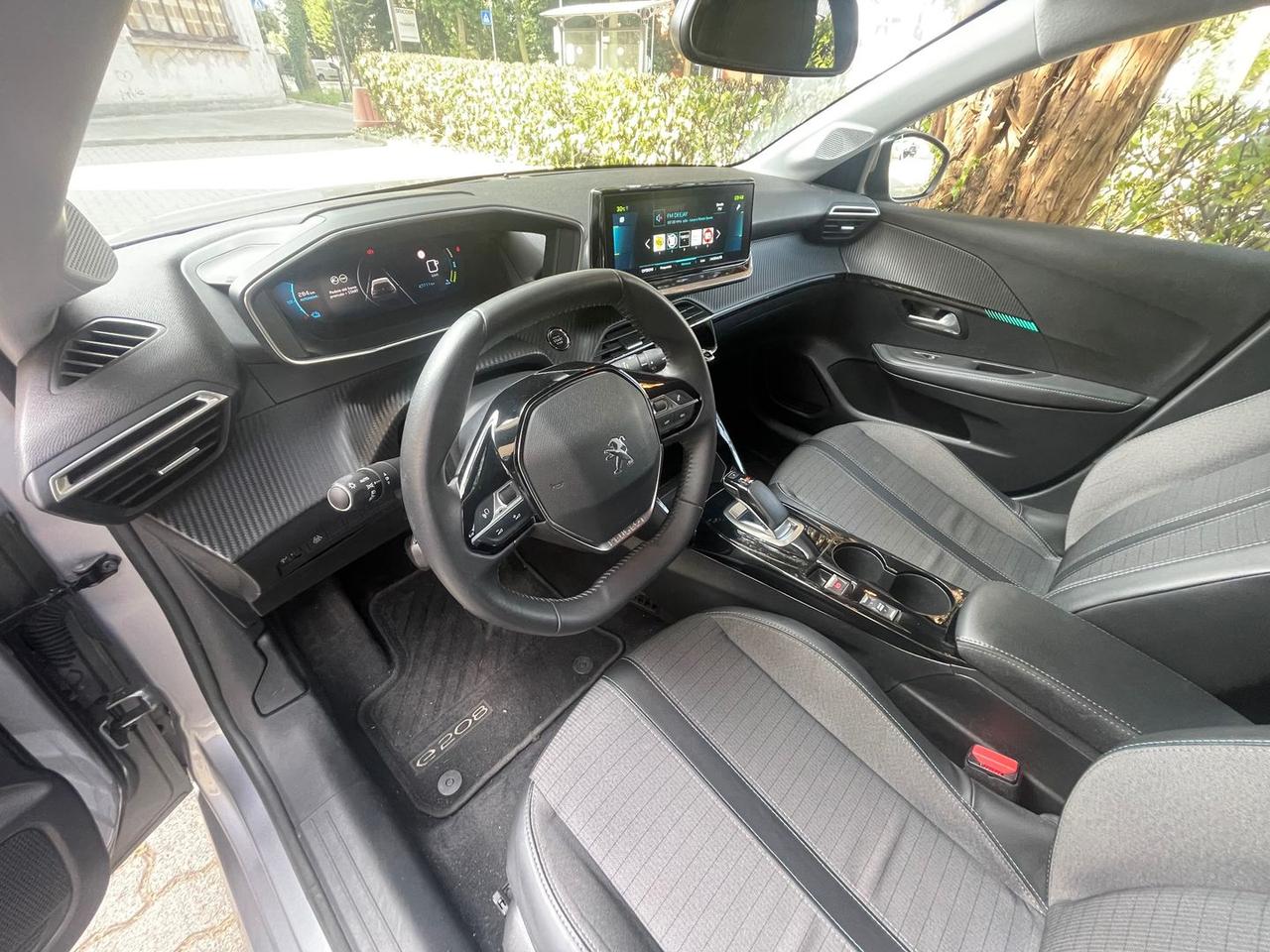 Peugeot 208 Allure e-208 #5990