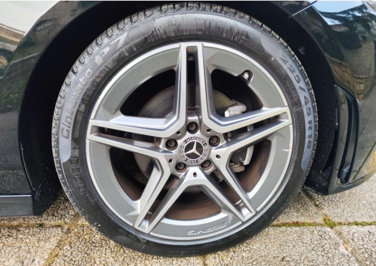 Mercedes-benz CLA 180 Premium