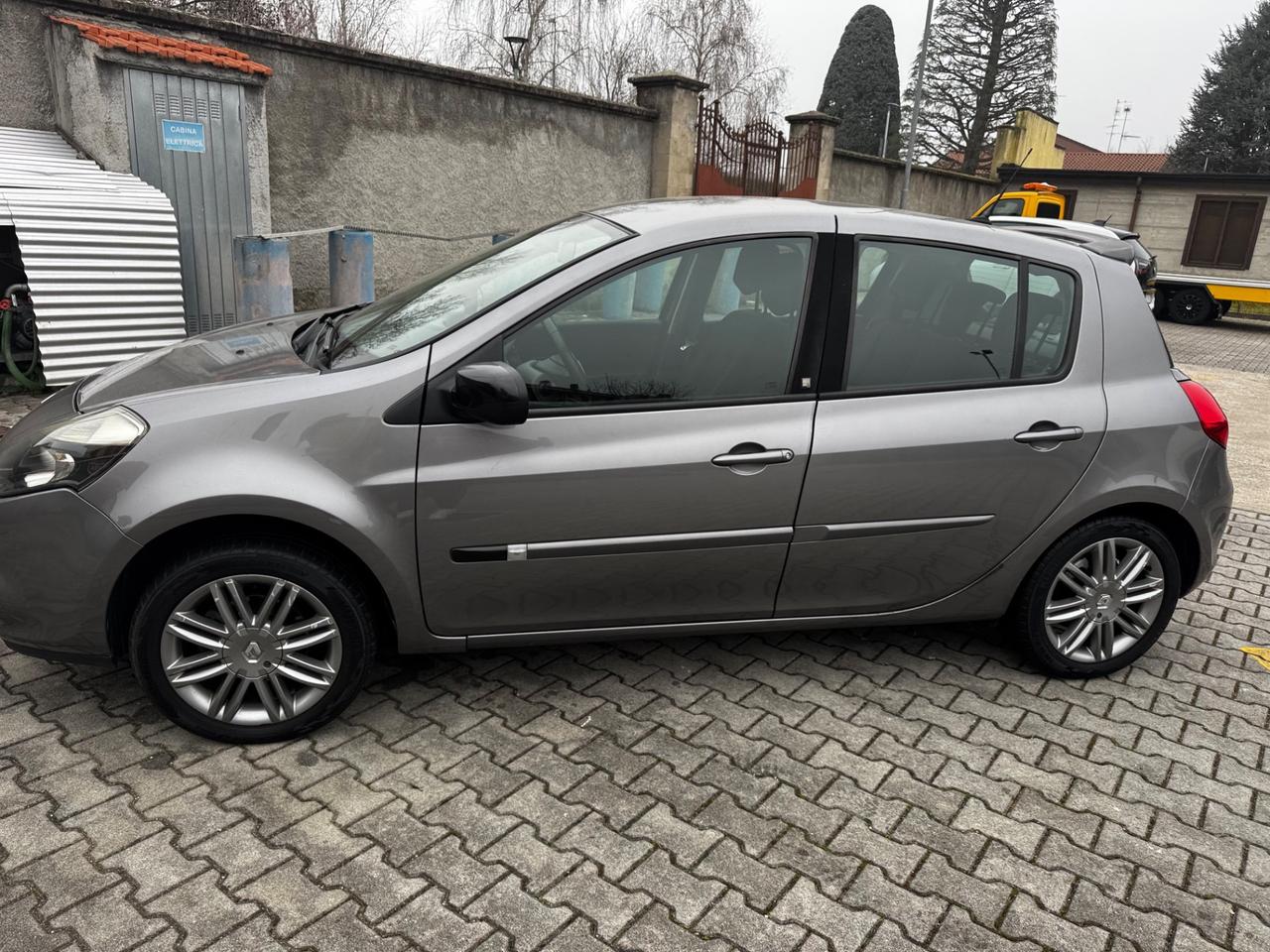 Renault Clio 1.5 dCi 85CV 5 porte con GANCIO TRAINO