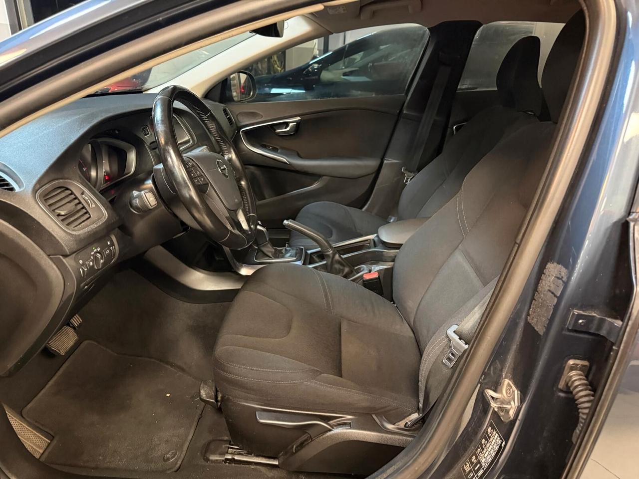 Volvo V40 D2 Geartronic Momentum