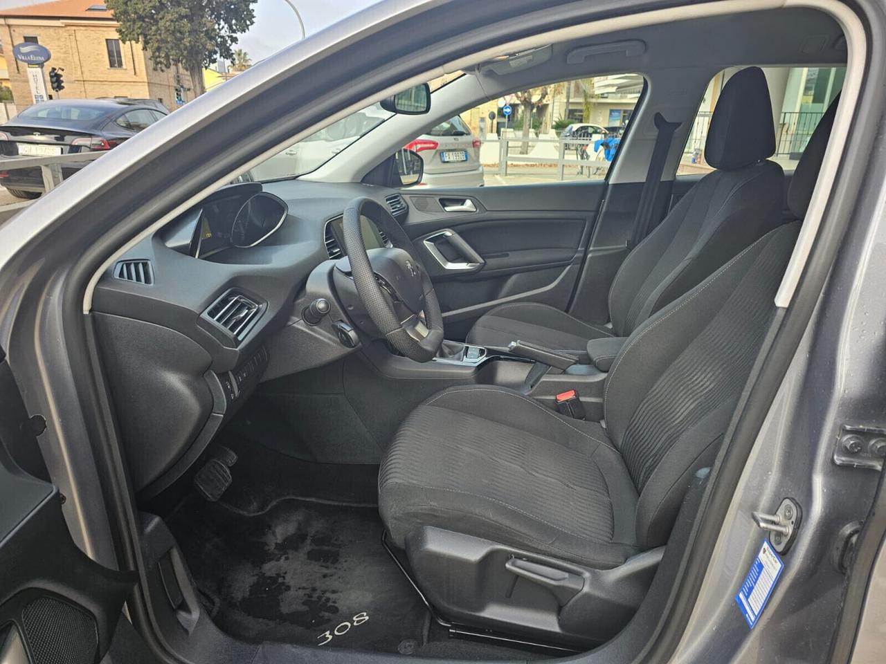 Peugeot 308 BlueHDi 120 EAT6 SW Business