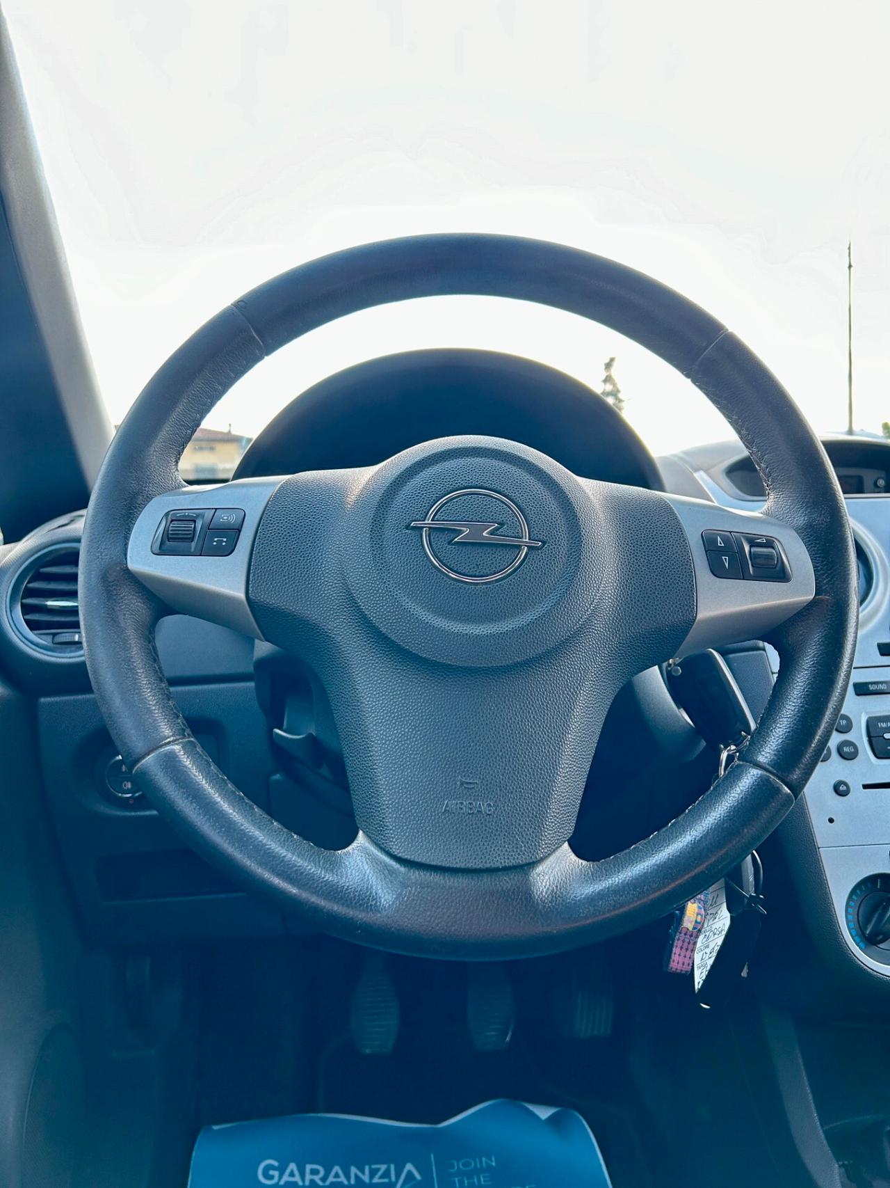 Opel Corsa 1.2 5 porte Cosmo - OK NEOPATENTATI