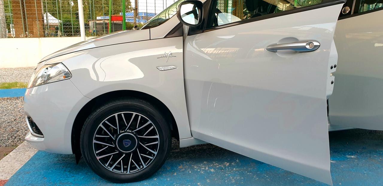 LANCIA YPSILON 1.2 BENZINA 2017 G.P.L DI CASA EURO6